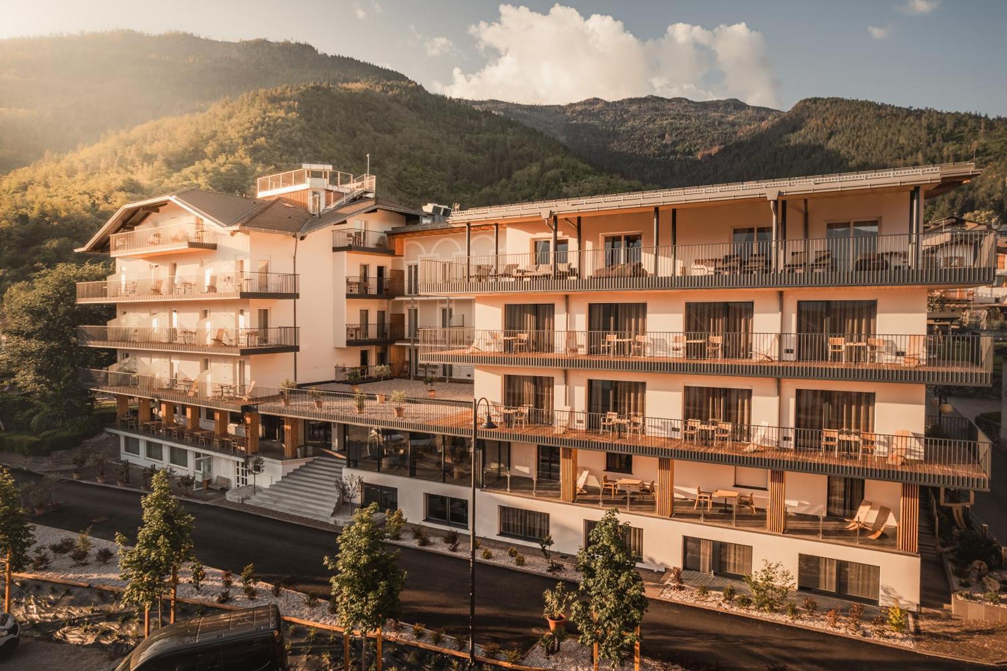 Cristallo Sport & Wellness Hotel Levico Terme Exterior foto